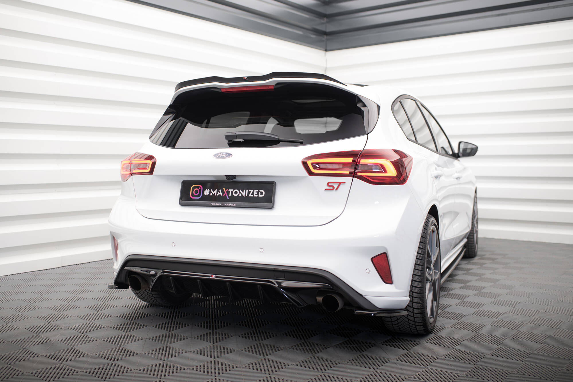 Diffusor Heck Ansatz V.2 für Ford Focus Hatchback ST Mk4 schwarz Hochglanz