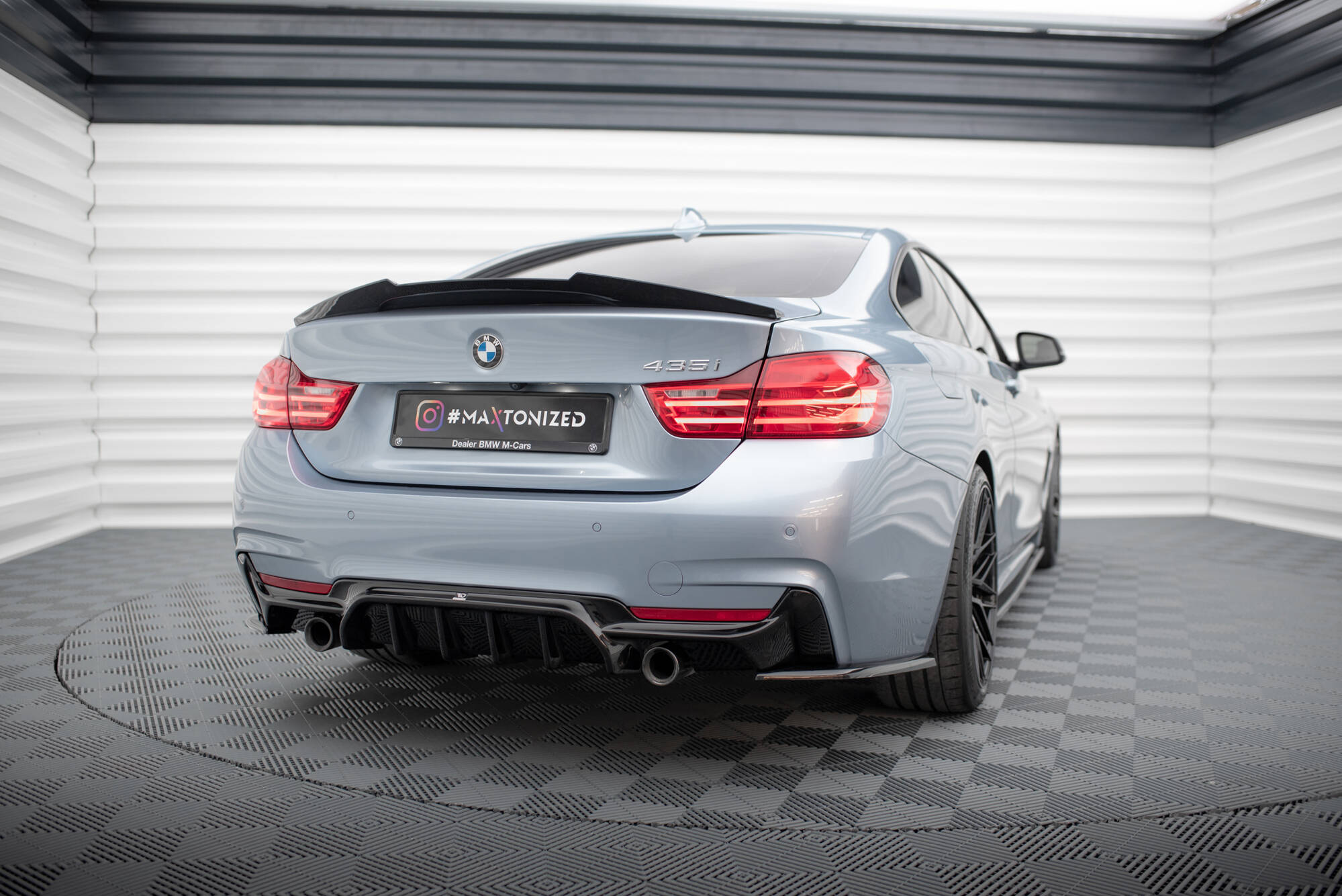 Street+ Heck Ansatz Diffusor passend für BMW 4er Coupe / Gran Coupe / Cabrio M-Paket F32 / F36 / F33 Einzelauspuff li. re. schwarz Hochglanz
