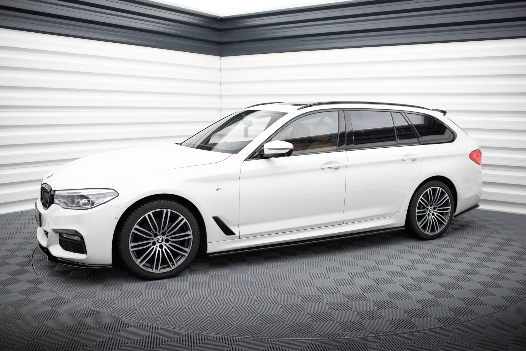 Seitenschweller Ansatz für BMW 5er M-Paket / M550d / M550i G30/ G31 schwarz Hochglanz