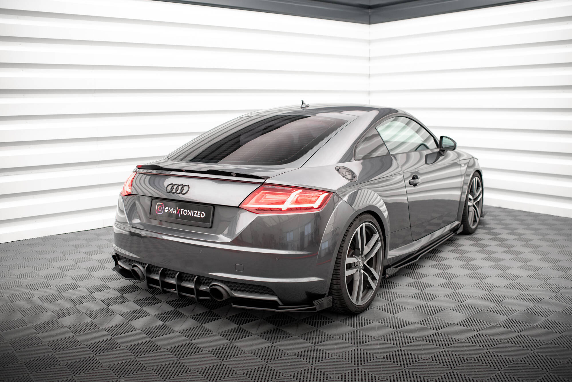 Street Pro Heck Ansatz Flaps passend für Audi TT S-Line 8S schwarz Hochglanz