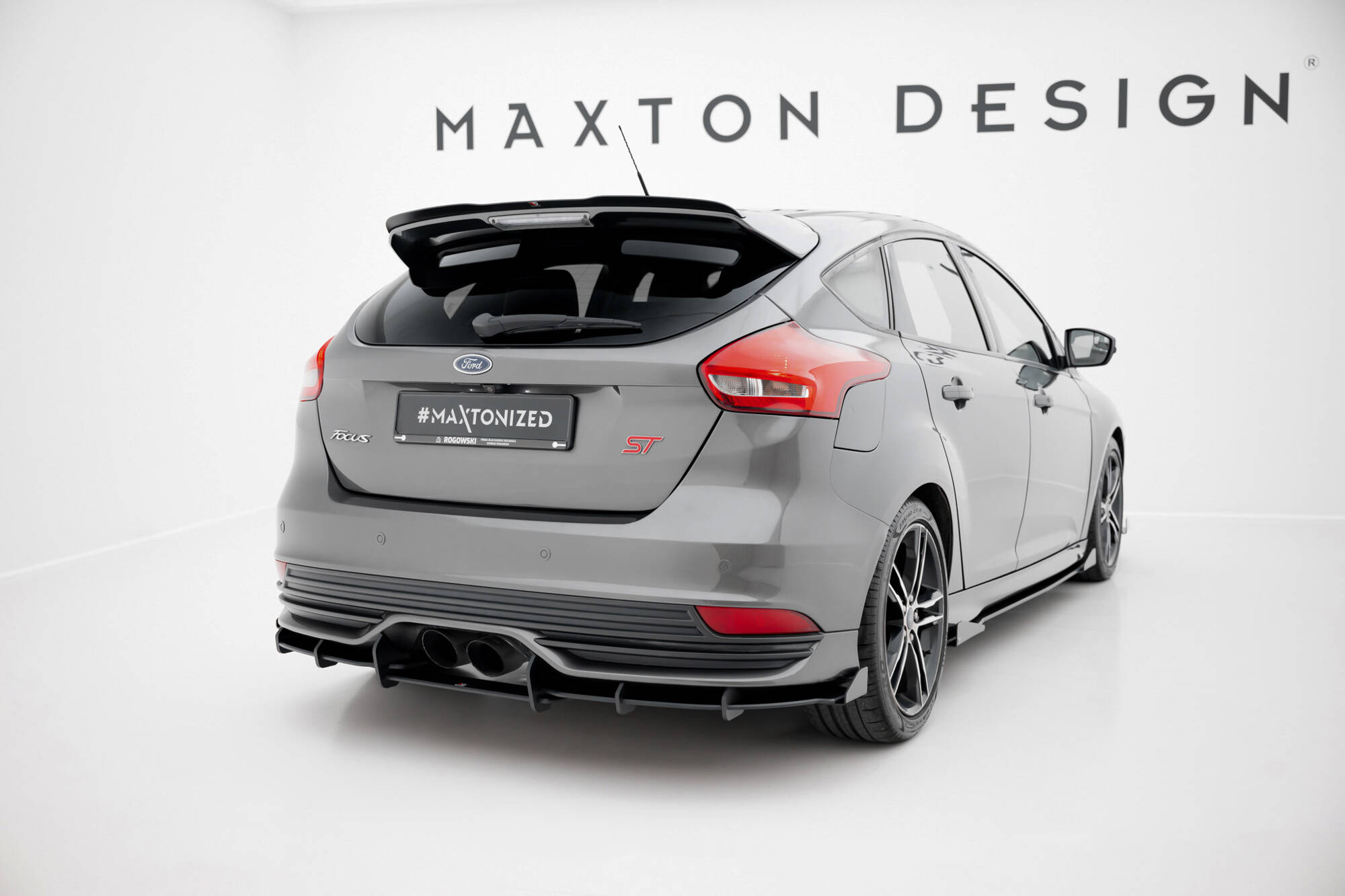 Street Pro Heckschürze Heck Ansatz Diffusor + Flaps passend für Ford Focus ST Mk3 FL schwarz Hochglanz