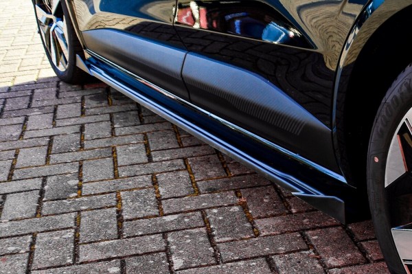 Seitenschwellersatz aus ABS mit seitlichem Wing vorn + hinten
