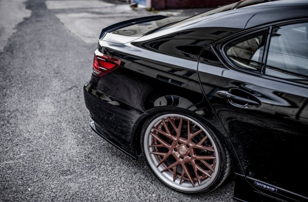 Mittlerer Diffusor Heck Ansatz DTM Look für Lexus LS Mk4 Facelift schwarz Hochglanz