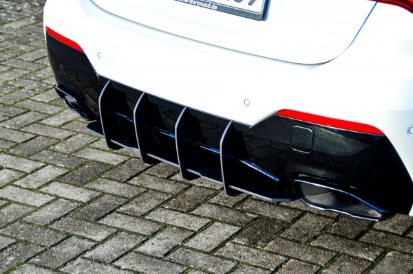 Gefräßter Heckansatz in perfekter Race Track Optik mit 4 Finnen, aus ABS