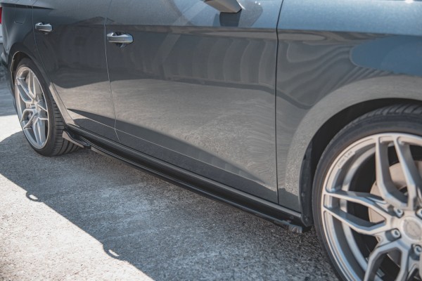Seitenschweller Ansatz für V.4 Seat Leon Cupra / FR Mk3 FL schwarz Hochglanz