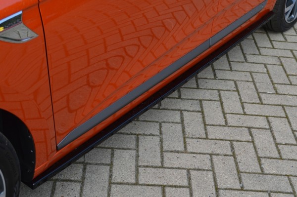 Seitenschweller Satz in Cup Optik hochglanz schwarz Renault Clio 5, R.S.-Line ab Bj.: 2019- Passend