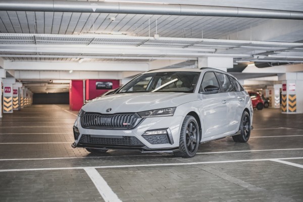 Front Ansatz V.4 für Skoda Octavia RS Mk4 schwarz Hochglanz