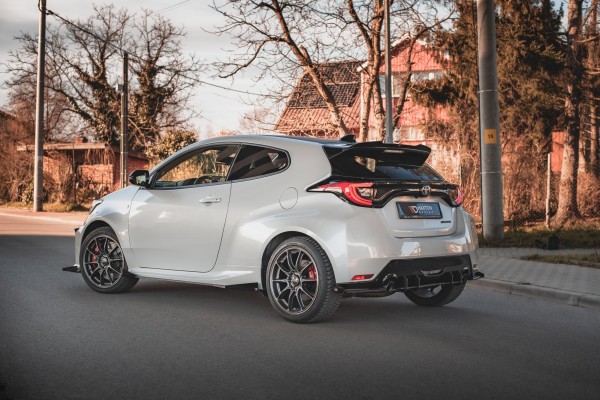 Robuste Racing Seitenschweller Ansatz für für + Flaps Toyota GR Yaris Mk4 schwarz Hochglanz