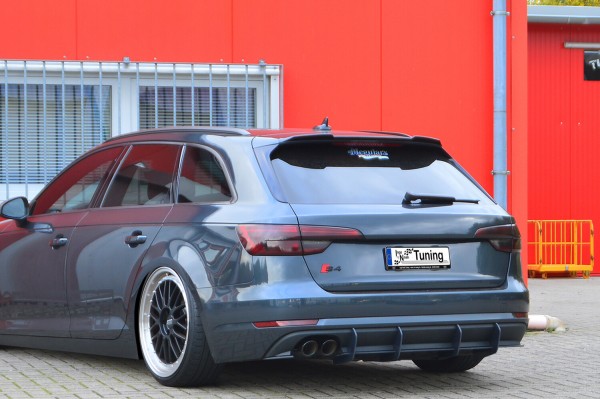 Gefräßter Heckansatz in perfekter Race Track Optik mit Finnen, aus ABS