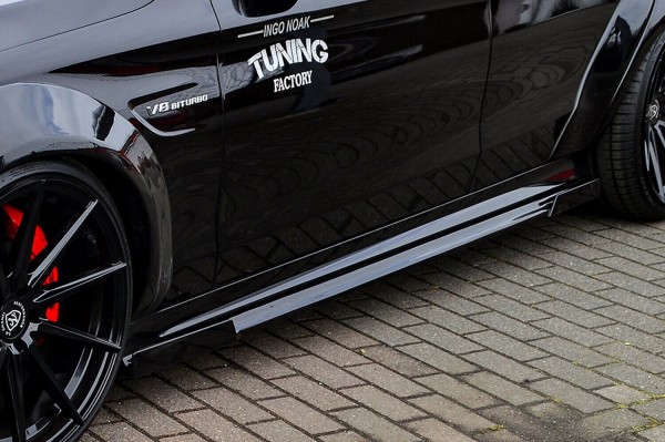 Seitenschweller mit Wing vorn und hinten, in Cup Racing Optik