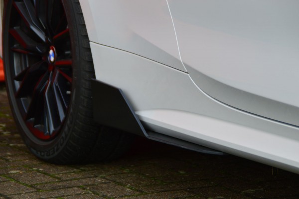 Gefräßter Seitenschweller mit seitlichem Wing für den Heckbereich, aus ABS